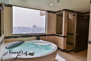 Presidential Suite | Bathroom | Rainfall showerhead, free toiletries, hair dryer, bathrobes - The Accord Metropolitan (Chennai)