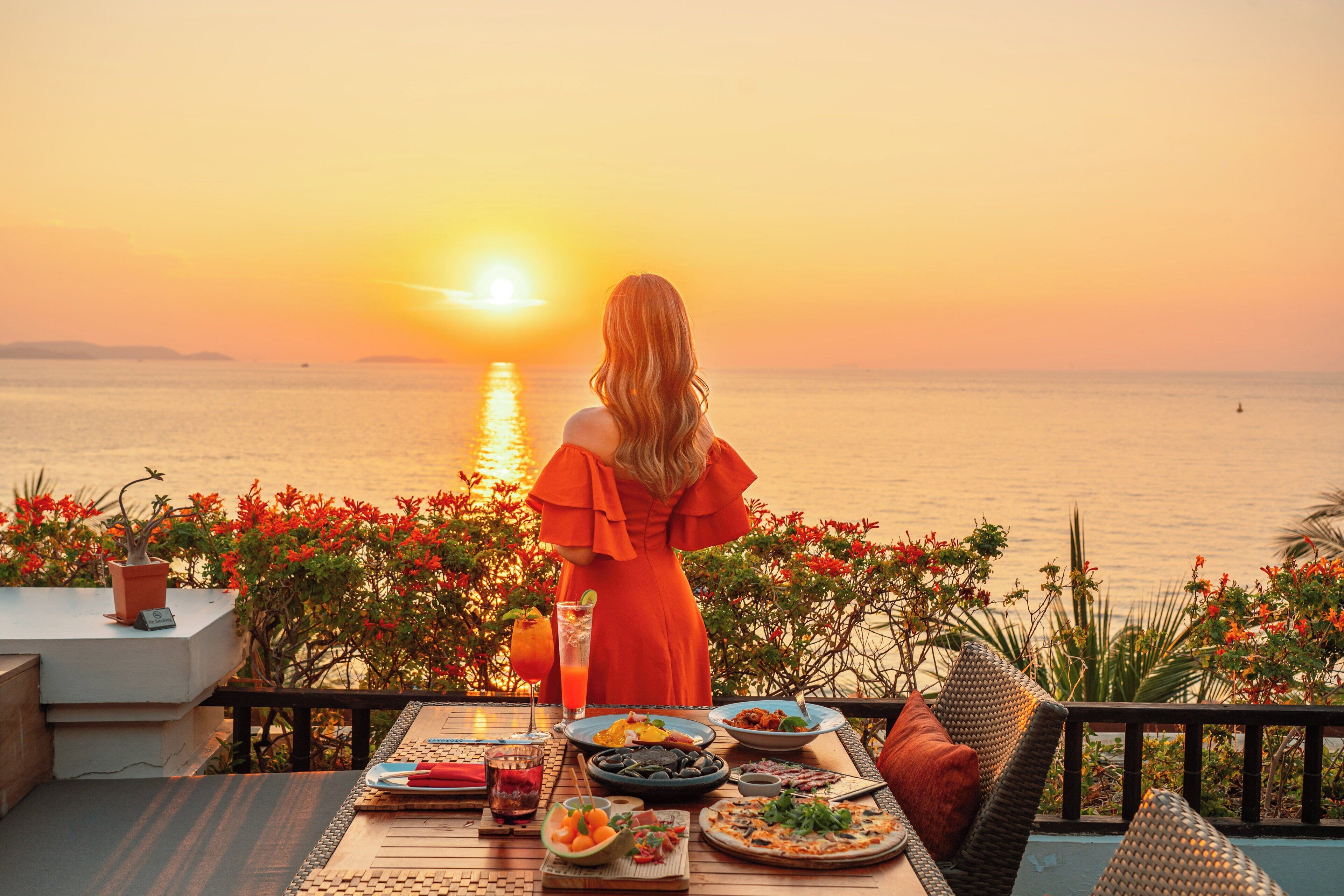 2 Restaurants, Frühstück, Mittagessen, Abendessen, thailändische Küche