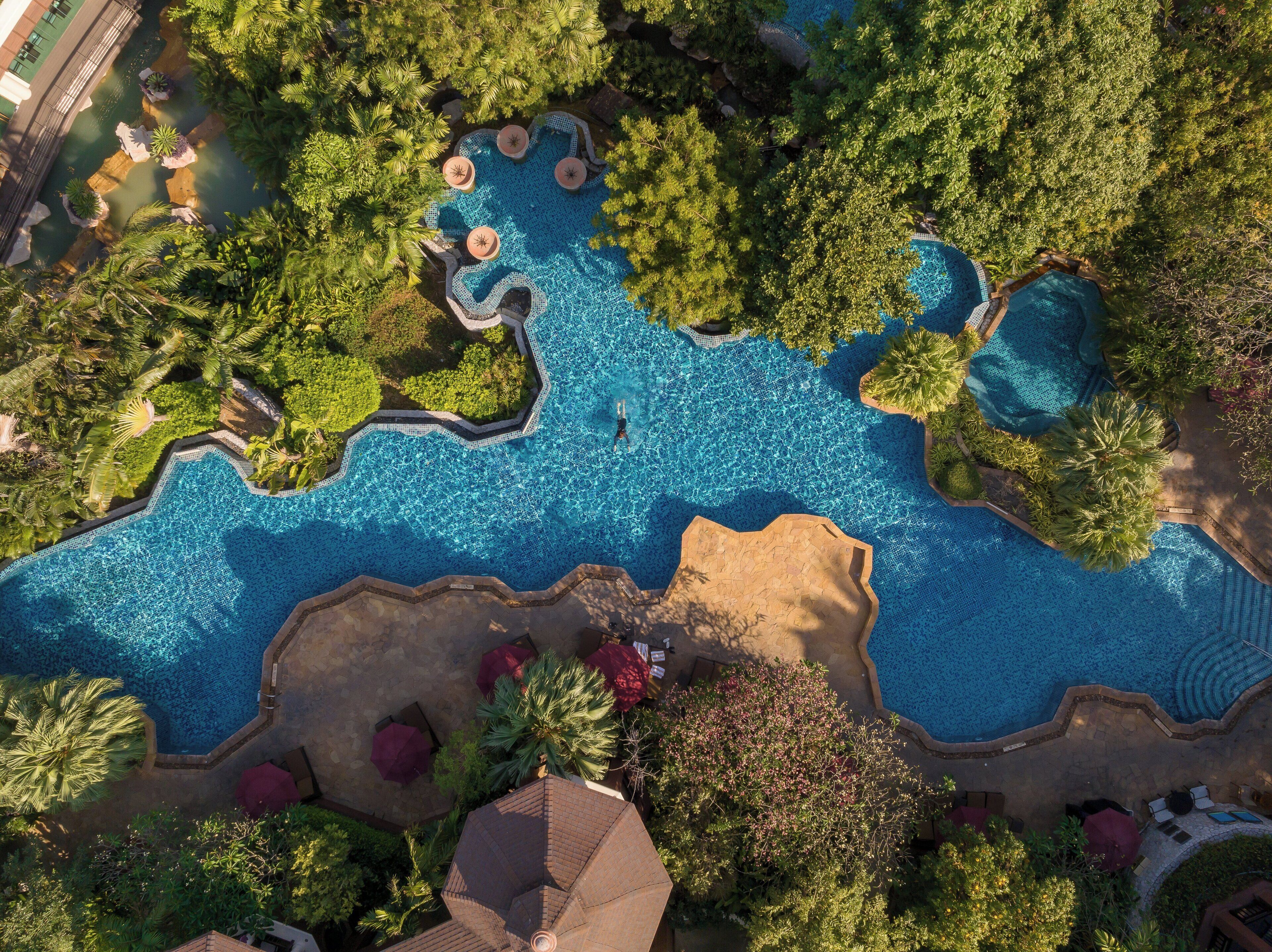 3 outdoor pools, pool umbrellas, pool loungers