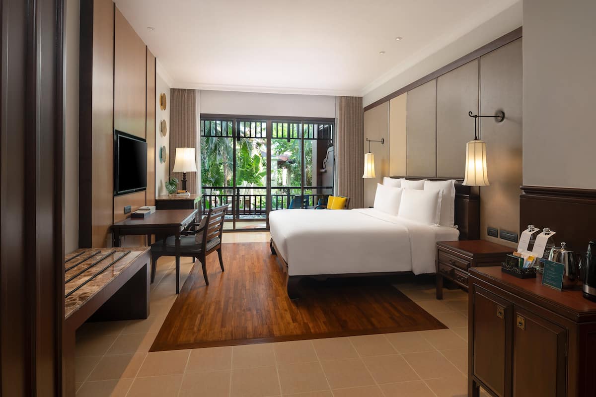 1 bedroom, premium bedding, minibar, in-room safe