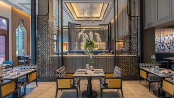 2 restaurants, breakfast, lunch, dinner served; Thai cuisine