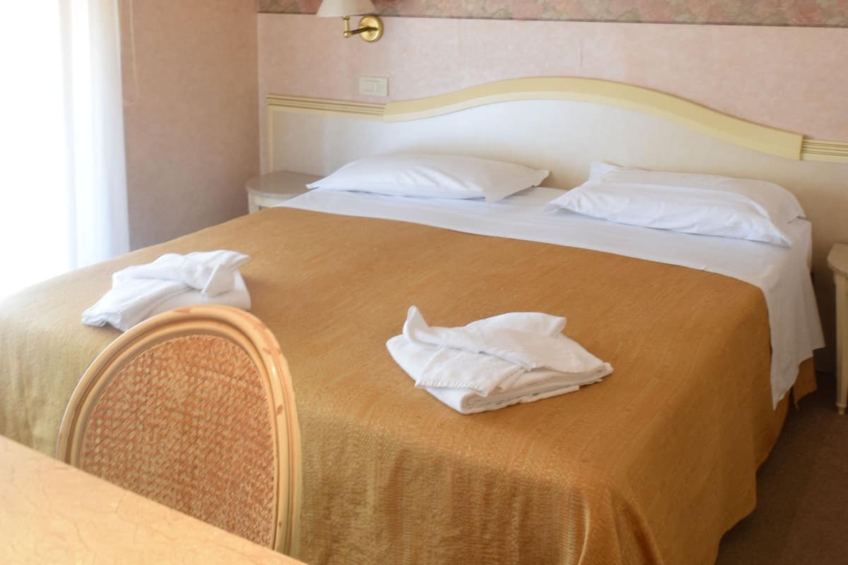 In-room safe, desk, cribs (surcharge), WiFi (free)