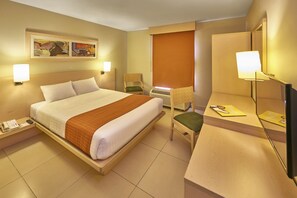 Standard Room, 1 Queen Bed | Desk, iron/ironing board, free WiFi, bed sheets - City Express Tepatitlán (Tepatitlan de Morelos)