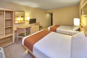 Chambre Standard, 2 lits doubles | Bureau, fer et planche à repasser, accès au Wi-Fi (inclus)
