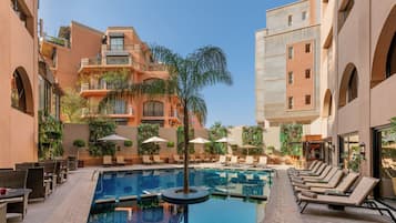 Outdoor pool, pool umbrellas, sun loungers