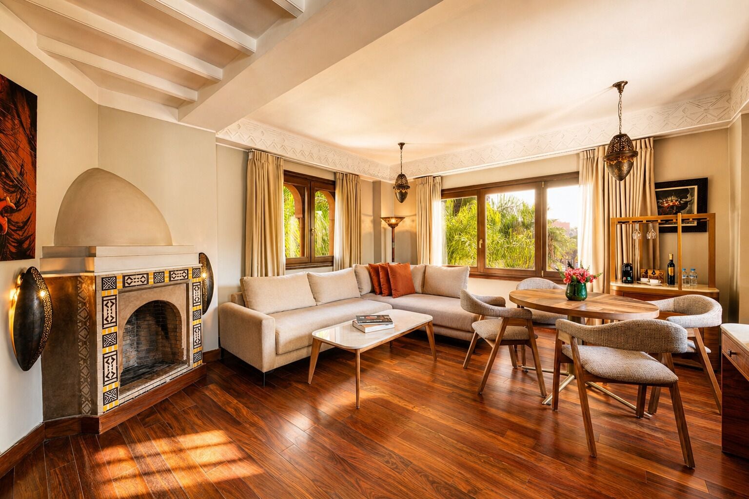 Deluxe Suite | Living area | TV