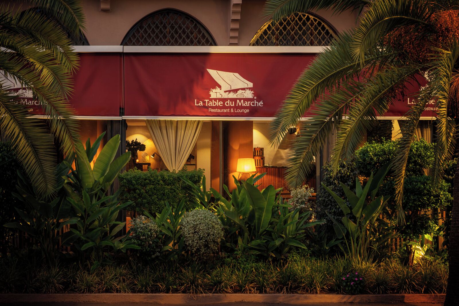 breakfast, lunch and dinner served