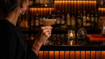 2 bares/lounges, bar de petiscos, bar na cobertura