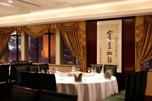 Breakfast, lunch and dinner served - Seventh Heaven Hotel (Shanghai)