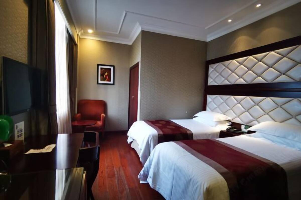 Minibar, in-room safe, desk, blackout drapes
