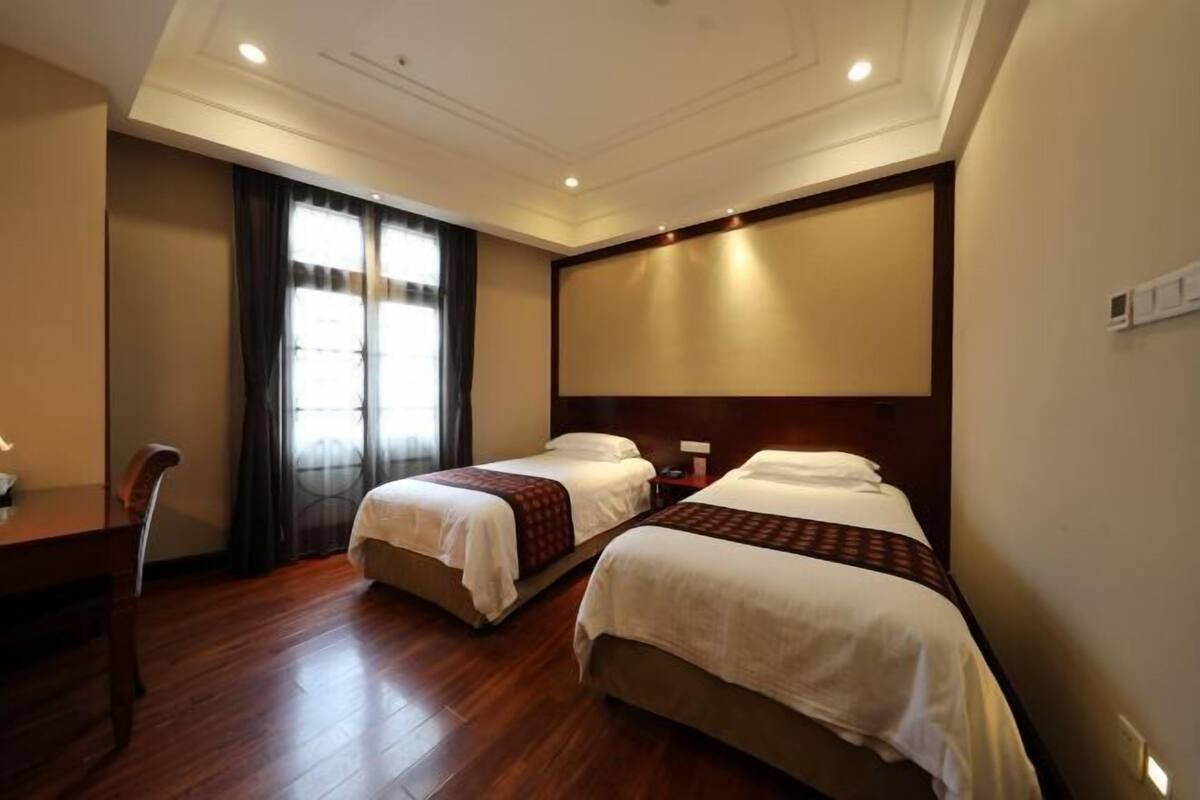 Minibar, in-room safe, desk, blackout drapes