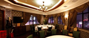 Breakfast, lunch, dinner served; Chinese cuisine  - Seventh Heaven Hotel (Shanghai)