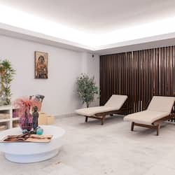 Salas de tratamiento para parejas, un sauna, baño turco