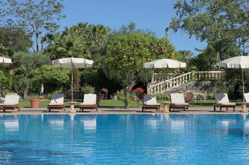 Outdoor pool, pool loungers