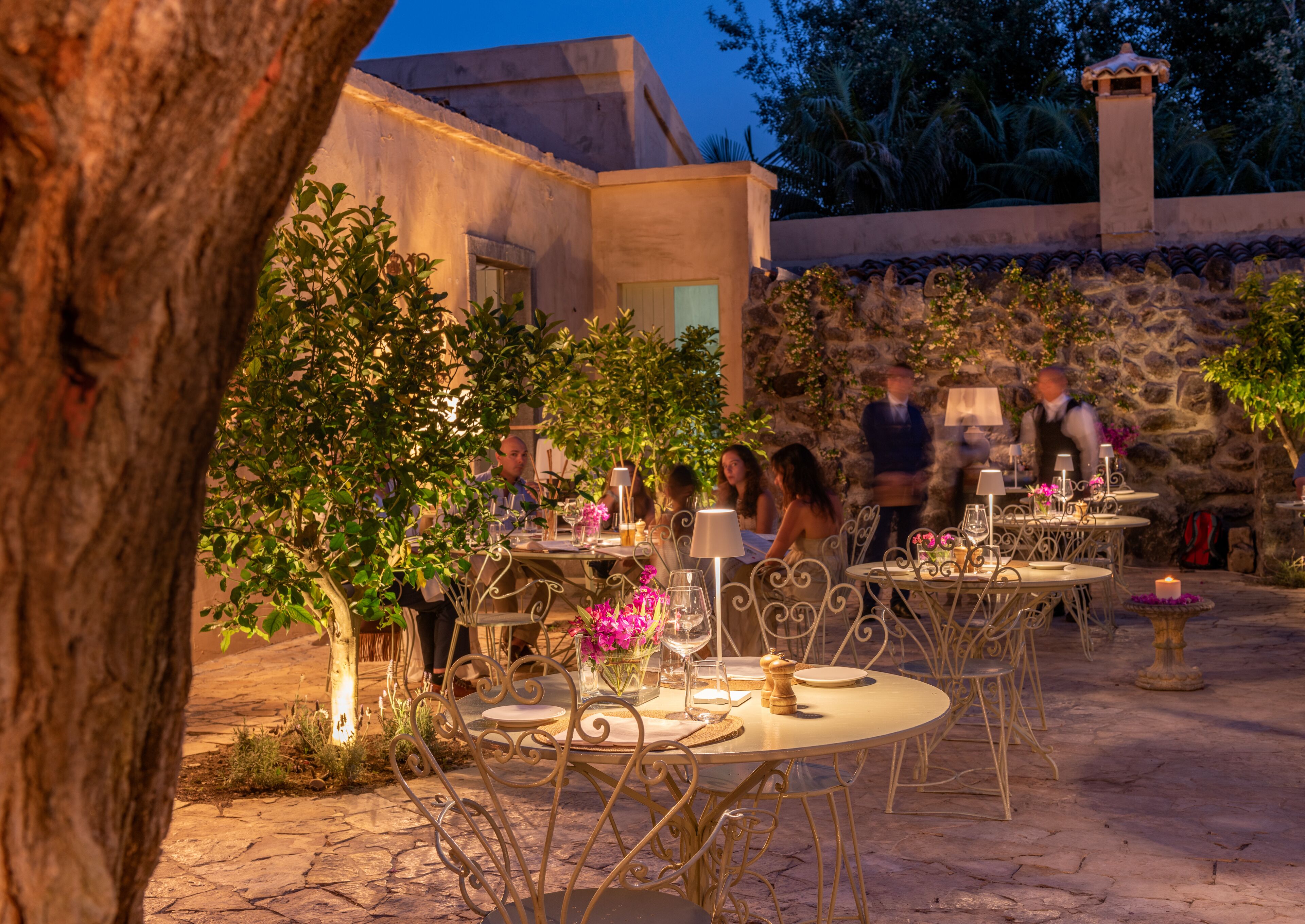 2 restaurants, breakfast, dinner served; mediterranean cuisine