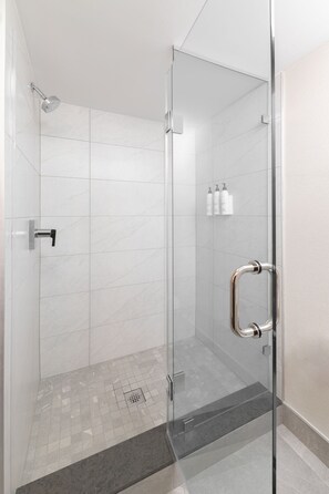 Suite, 1 Bedroom | Bathroom | Separate tub and shower, free toiletries, hair dryer, towels - Fairfield Inn and Suites by Marriott Toronto Brampton (Brampton)