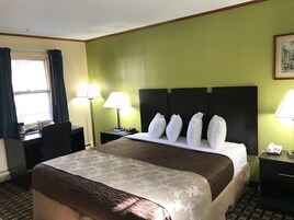 Room, 1 King Bed, Non Smoking | Premium bedding, desk, blackout drapes, iron/ironing board