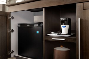 Caja de seguridad en la habitación y escritorio 