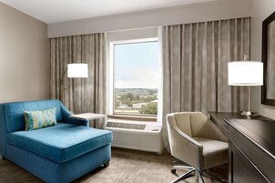 Caja de seguridad en la habitación y escritorio 