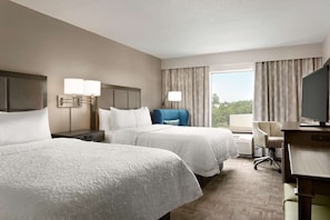 Room, 2 Katil Ratu (Queen), Refrigerator | Peti besi dalam bilik, meja, seterika/papan seterika