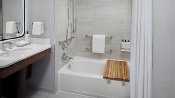 Badewanne und Dusche (separat), Designer-Toilettenartikel, Haartrockner