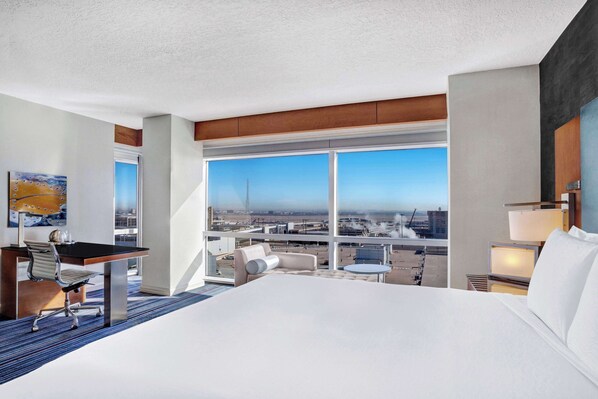 Deluxe Room, 1 King Bed | Premium bedding, down comforters, pillowtop beds, minibar