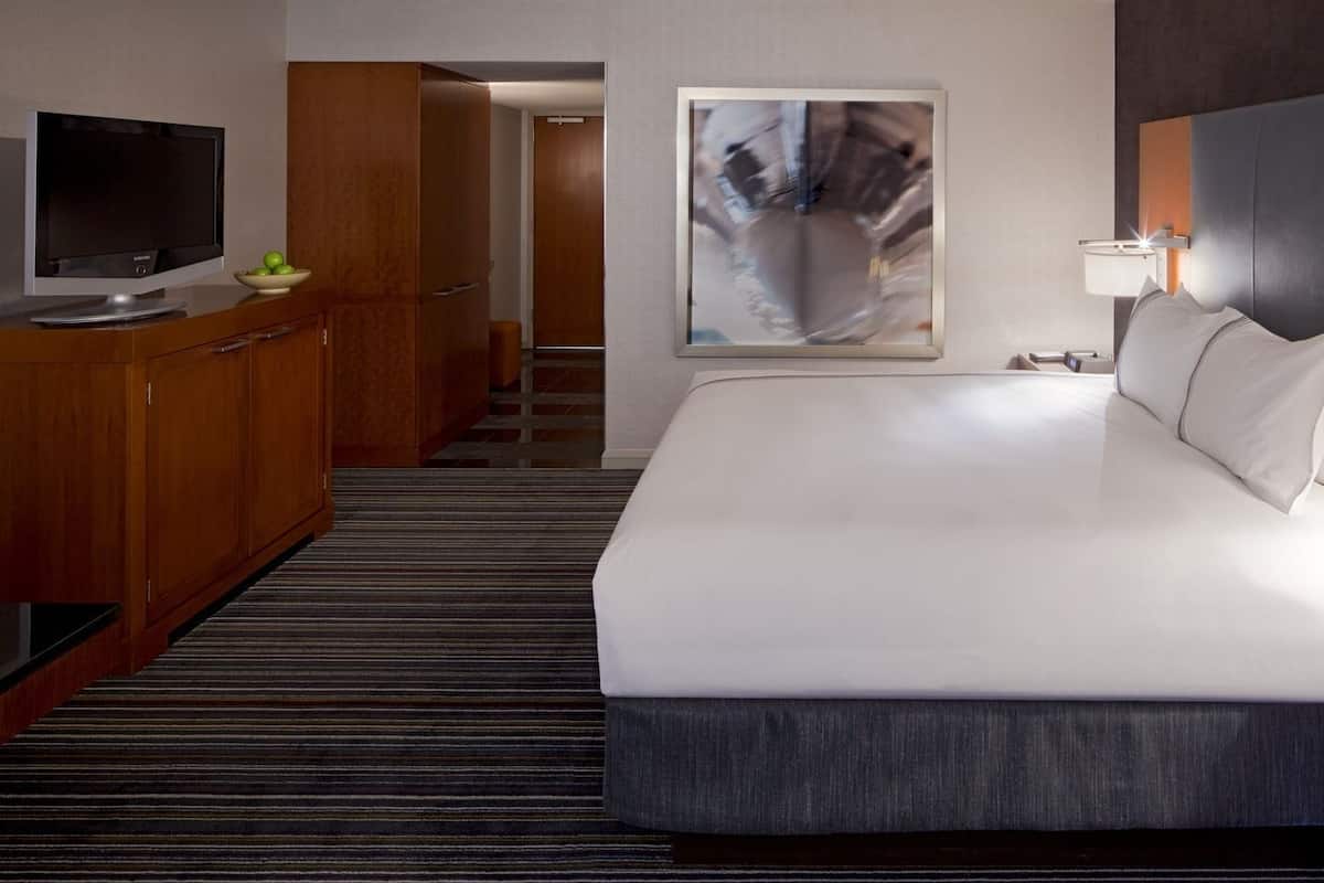 Premium bedding, down duvets, pillow-top beds, minibar