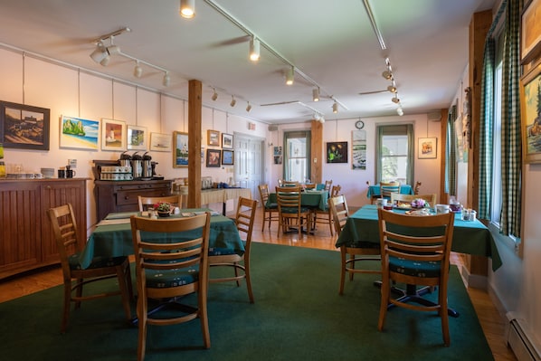 Free daily cooked-to-order breakfast