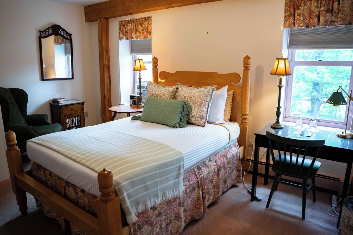 Standard Double Room, 1 Double Bed, Private Bathroom (Bathroom Across Hall)