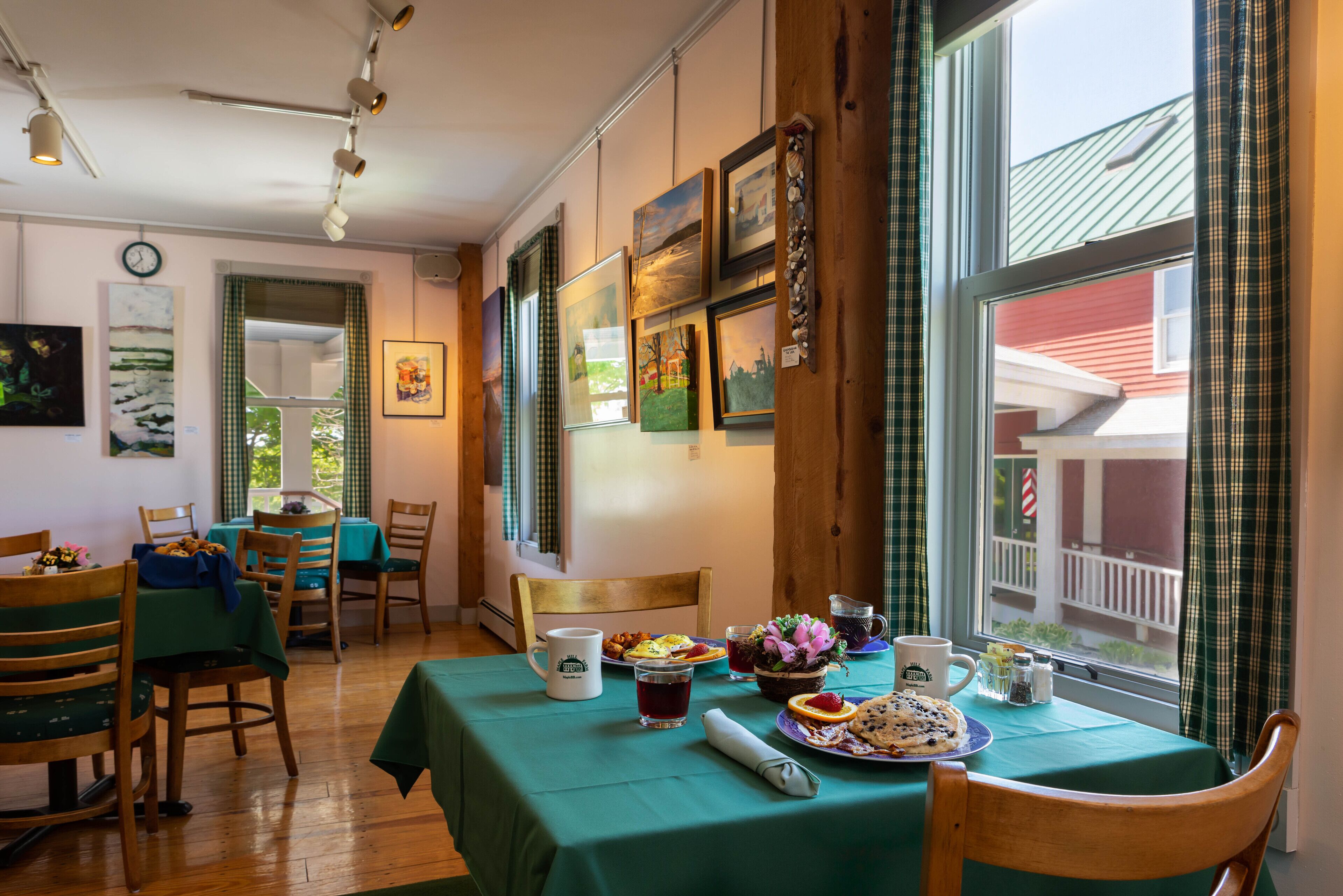 Free daily cooked-to-order breakfast 