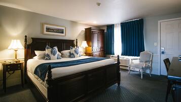 Deluxe kamer, 1 queensize bed, balkon | Een bureau, een strijkplank/strijkijzer, gratis wifi, beddengoed