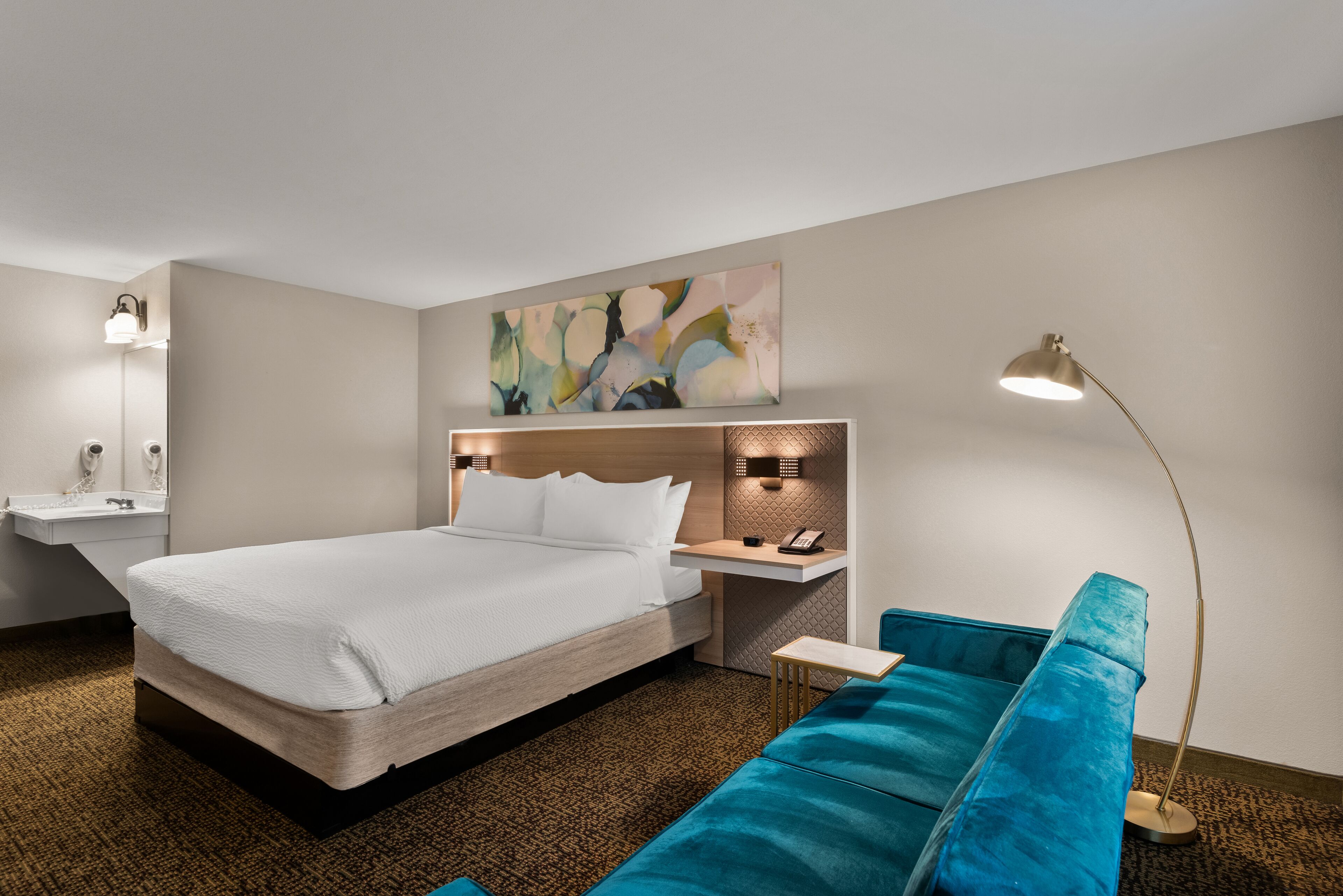 Studiosuite, 1 kingsize-seng, ikke-røyk, hageutsikt | Allergitestet sengetøy, senger med overmadrass og skrivebord