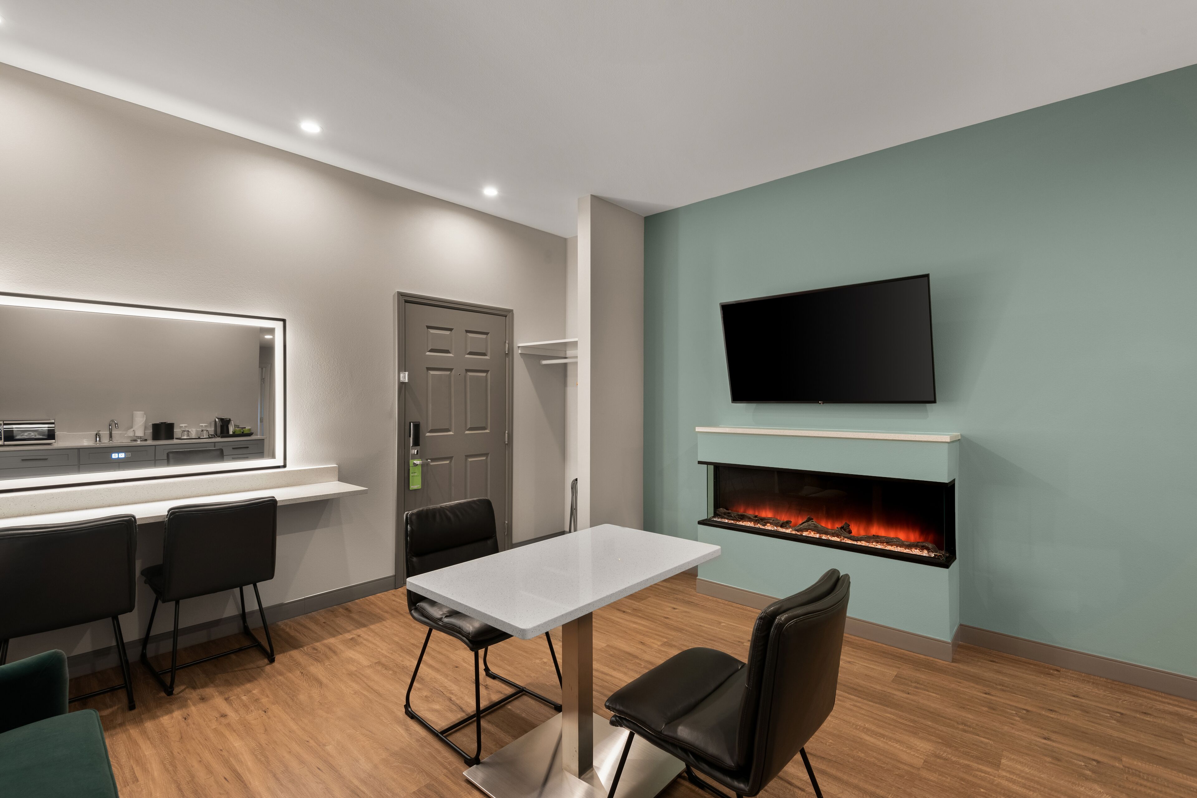 suite, 1 bedroom, non smoking, garden view (1 king bed, dressing counter) | hypo-allergenic bedding, pillow-top beds, desk, laptop workspace