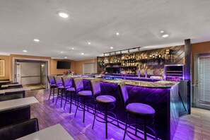 Bar (on property) - Wyndham Garden Galena Hotel & Day Spa (Galena)