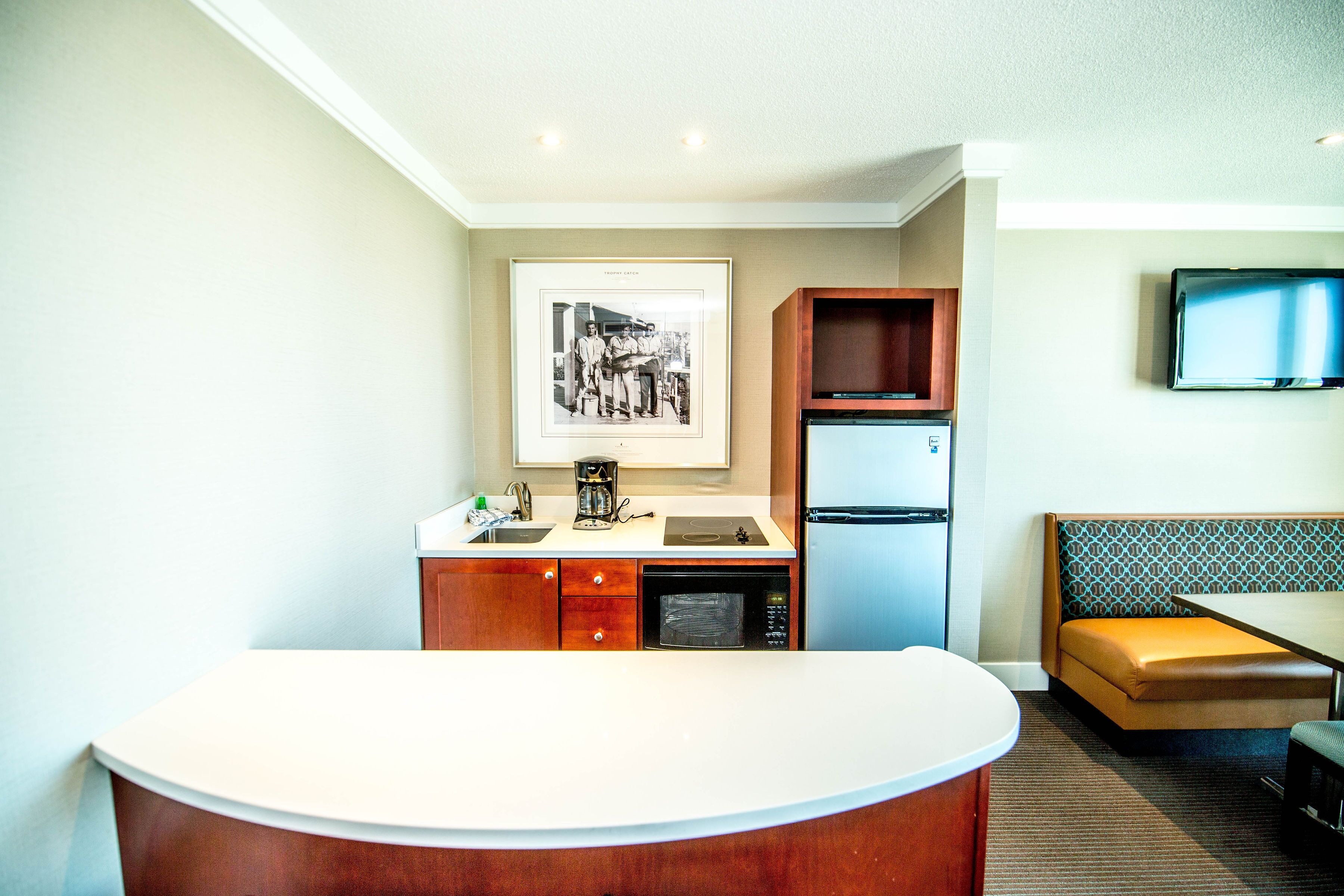 (iv) oceanfront suite | 1 bedroom, in-room safe, free wifi, bed sheets