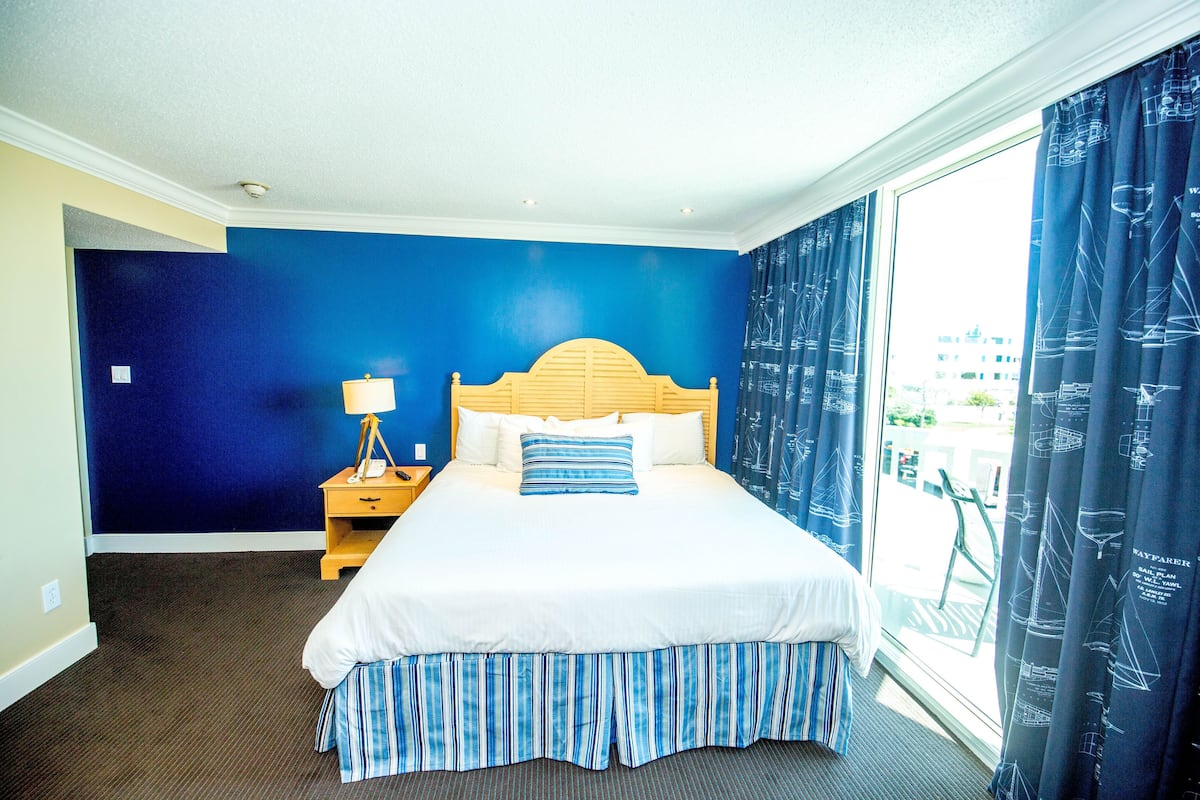 (v) deluxe oceanfront suite | 1 bedroom, in-room safe, free wifi, bed sheets