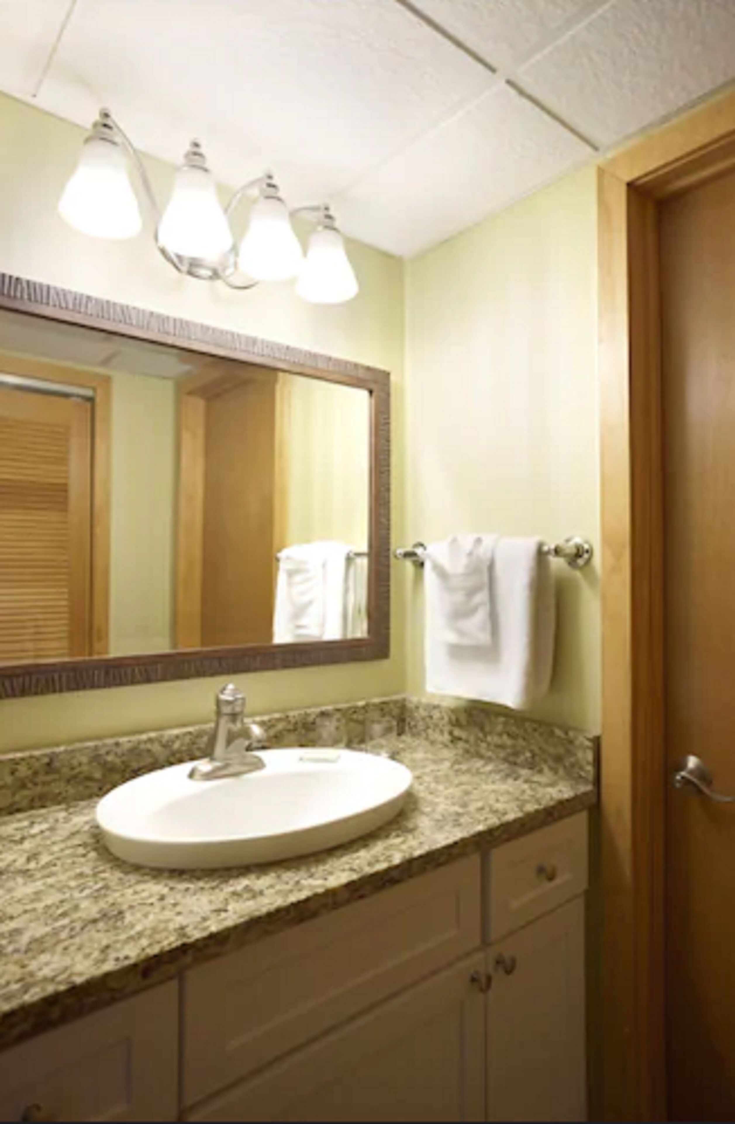 (ii) deluxe room | 1 bedroom, in-room safe, free wifi, bed sheets