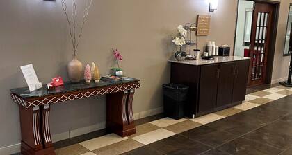 Red Roof Inn & Suites Detroit-Melvindale/ Dearborn