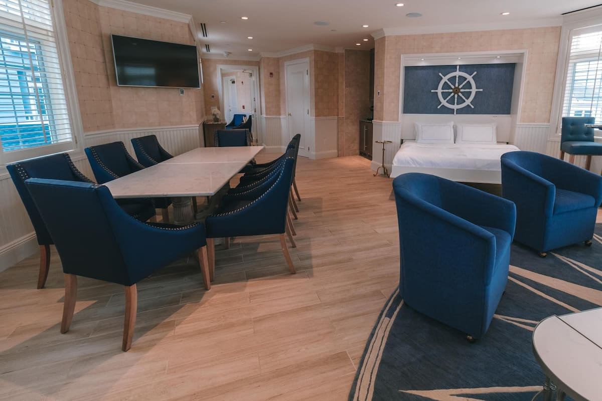 Estudio, 1 cama King size (Hospitality) | Sábanas de algodón egipcio, ropa de cama de alta calidad y edredón