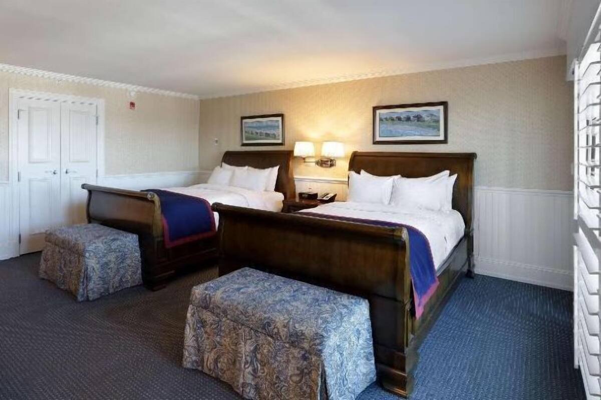 Egyptian cotton sheets, premium bedding, down comforters, minibar