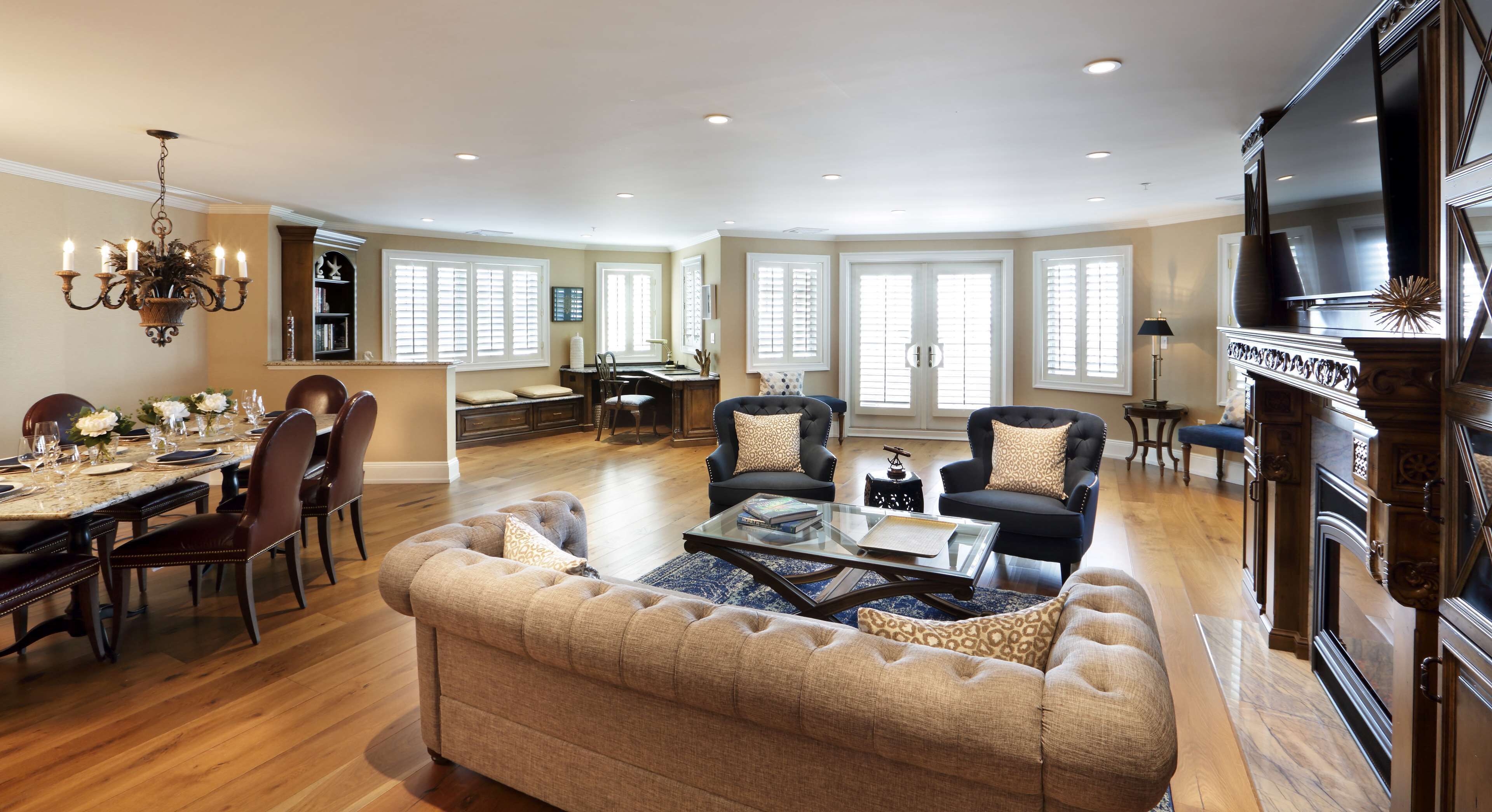 suite, 2 bedrooms | living area | flat-screen tv, pay films