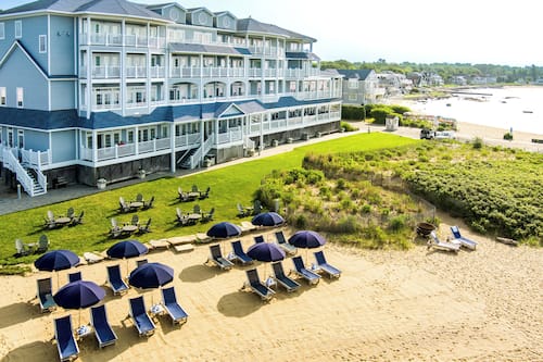 Plage privée, chaise longue, parasol, serviettes de plage