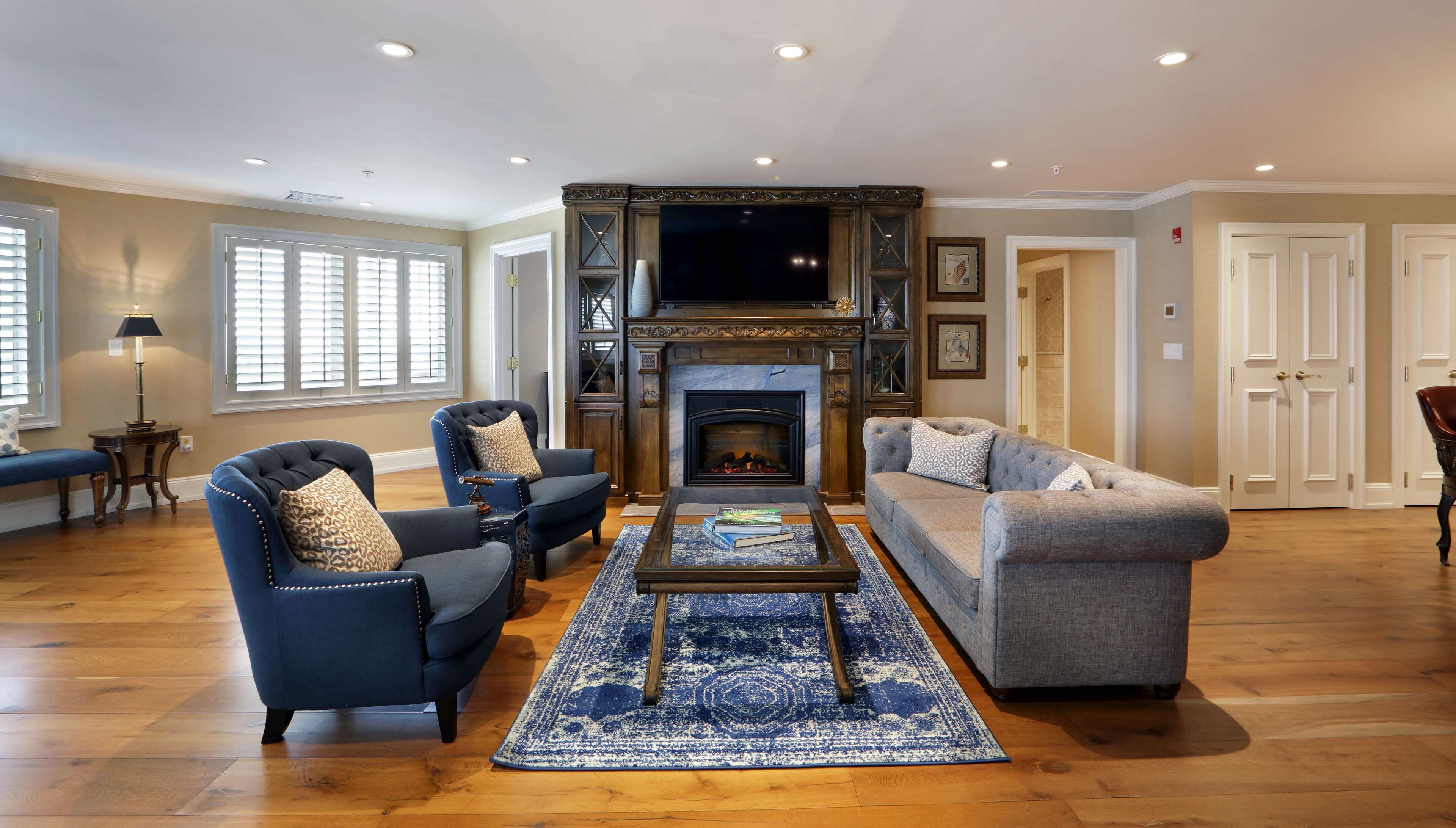 suite, 2 bedrooms | living area | flat-screen tv, pay films