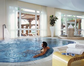 室内游泳池，5 室外游泳池