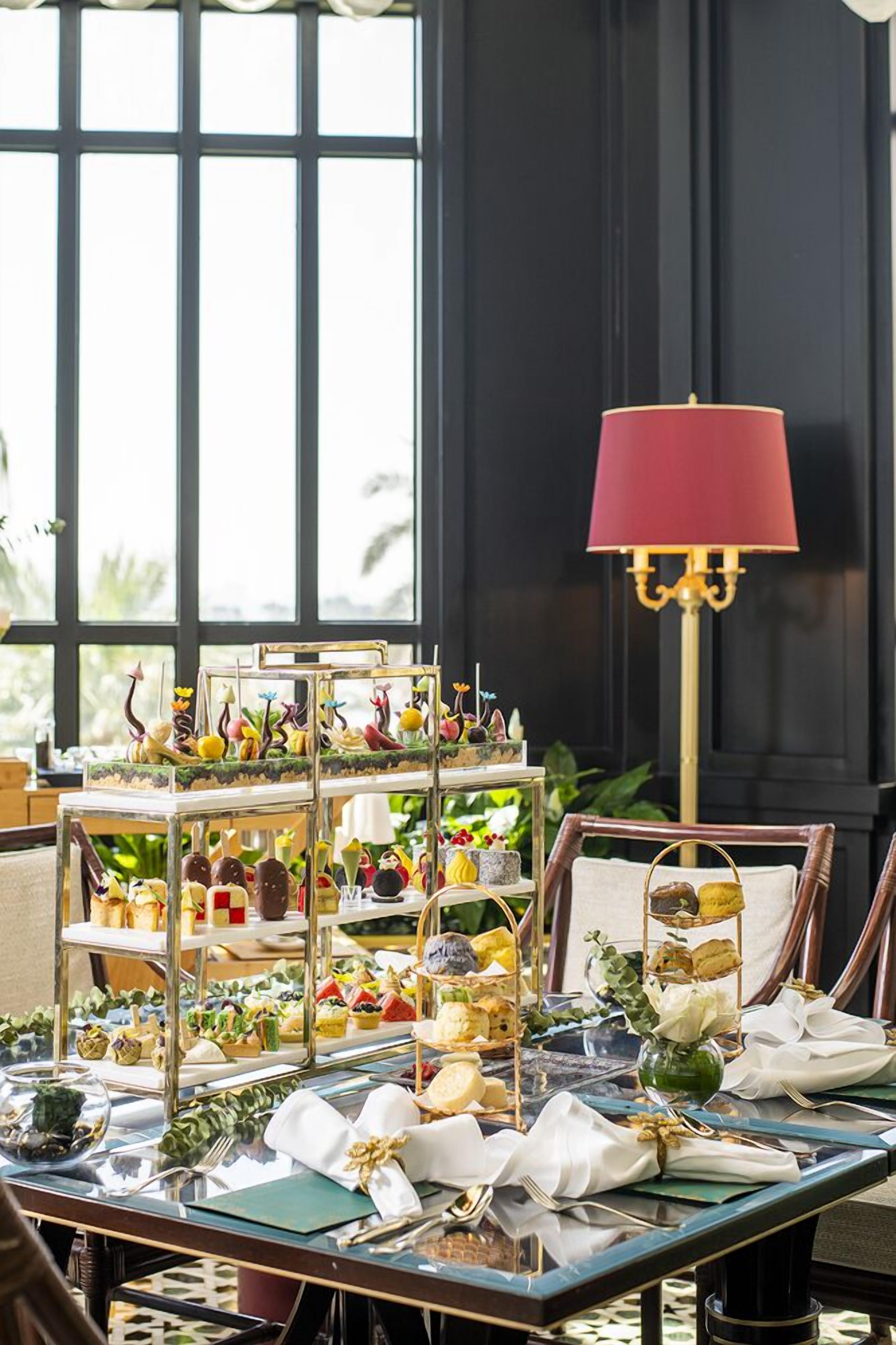 4 restaurants, breakfast served