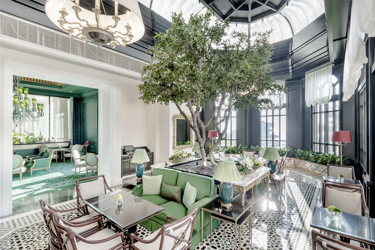 4 restaurants, breakfast served