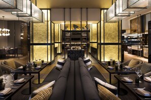 4 間餐廳；供應早餐、午餐和晚餐