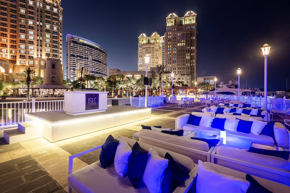 3 bars/lounges, poolside bar