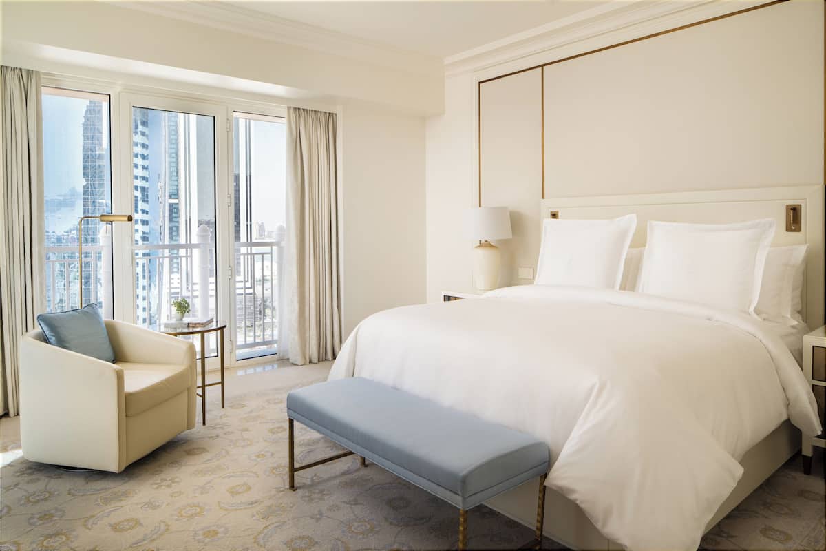 Executive Suite, 1 King Bed | Egyptian cotton sheets, premium bedding, down comforters, pillowtop beds
