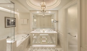 Deluxe Room, 1 King Bed, City View | Bathroom
